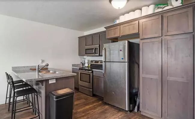 Building Photo - 194 E 700 N