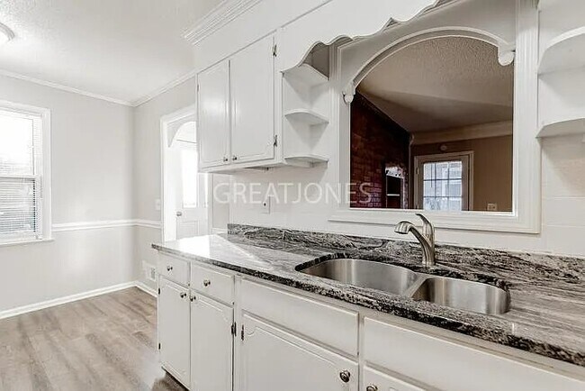 Foto del edificio - 4527 Robney Dr