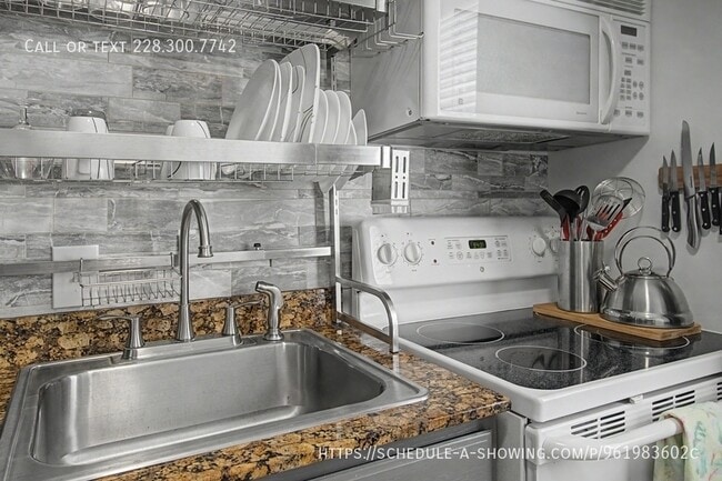 Foto del edificio - 1664 Beach Blvd