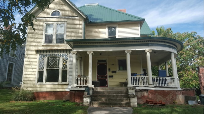 Building Photo - 319 Deaderick Ave