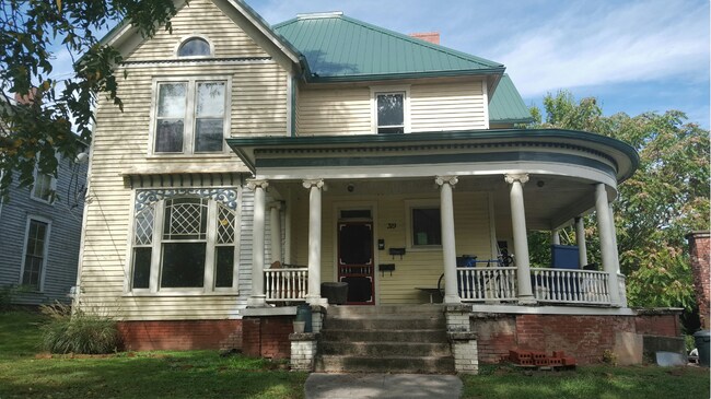 Building Photo - 319 Deaderick Ave