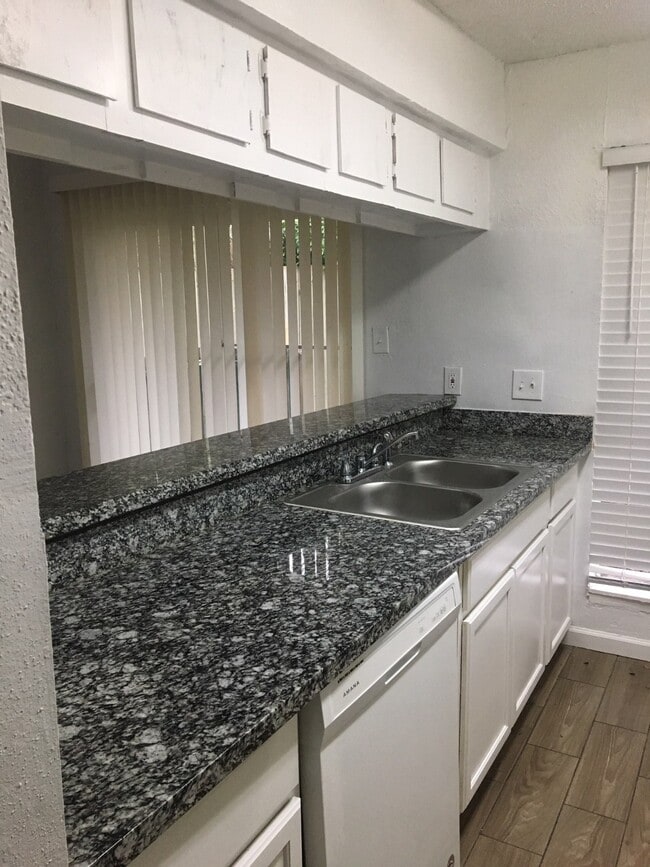Foto del edificio - 6200 W Tidwell Rd
