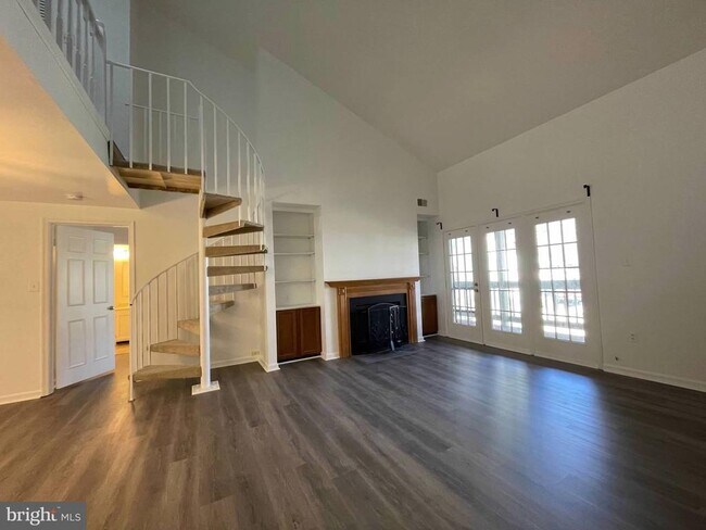 Building Photo - 13062 Shadyside Ln