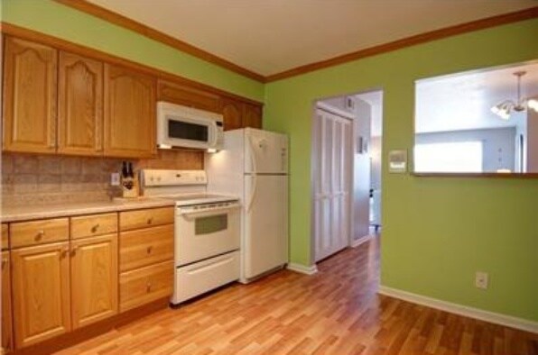 Building Photo - 900 S Plum Grove Rd