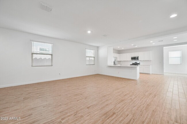 Building Photo - 12617 W Kaler Dr