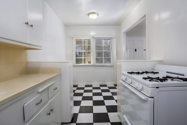 Foto del edificio - 2240 N Gower St