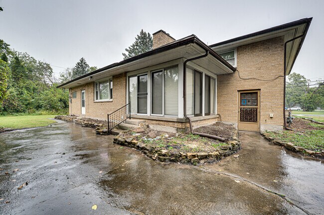 Foto del edificio - 3235 W 157th St