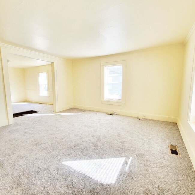 Building Photo - 519 E Isabella St