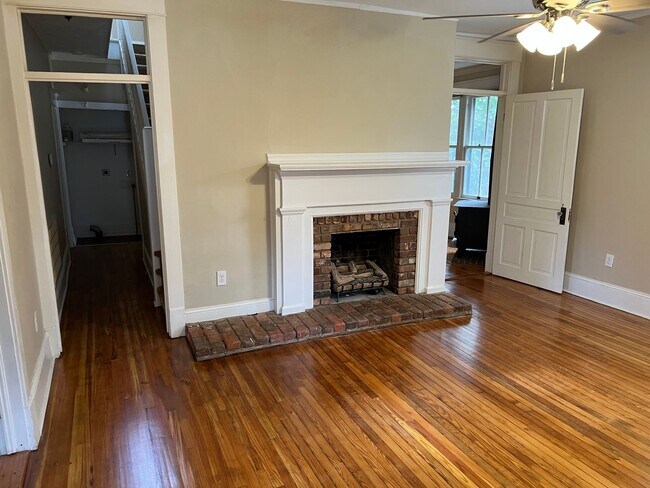 Foto del edificio - Downtown Statesville - 4 BR / 2 BA