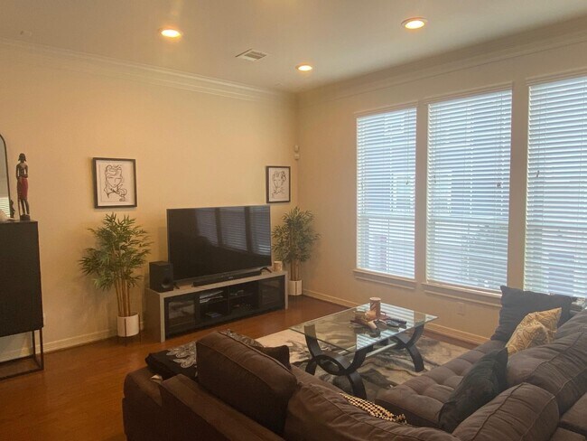 Foto del edificio - 3209 Clearview Cir