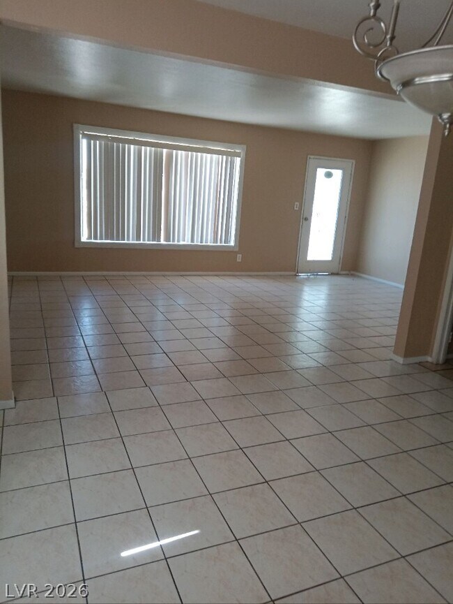 Foto del edificio - 4549 Oakdale Ave