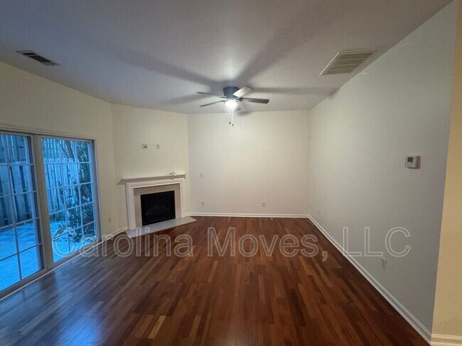 Foto del edificio - 121 Pine Walk Dr