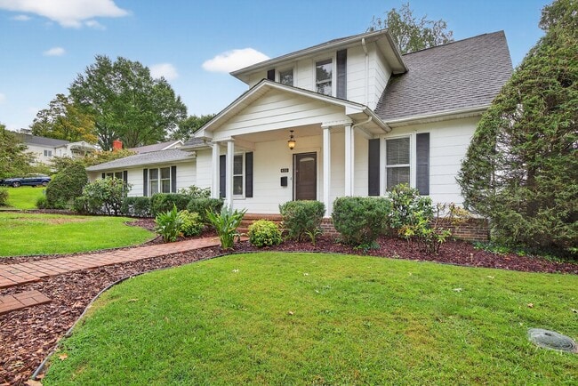 Building Photo - Charming 4BR / 3BA Historic Home with Big ...