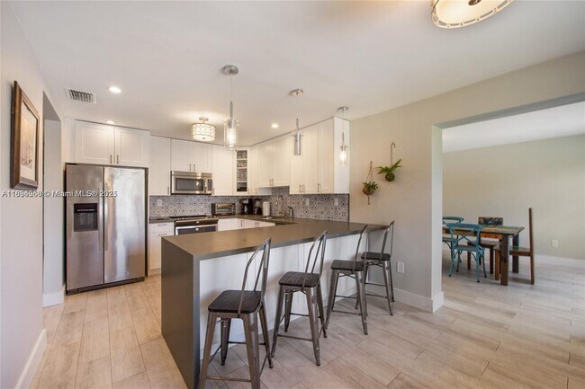 Foto del edificio - 6560 SW 26th St