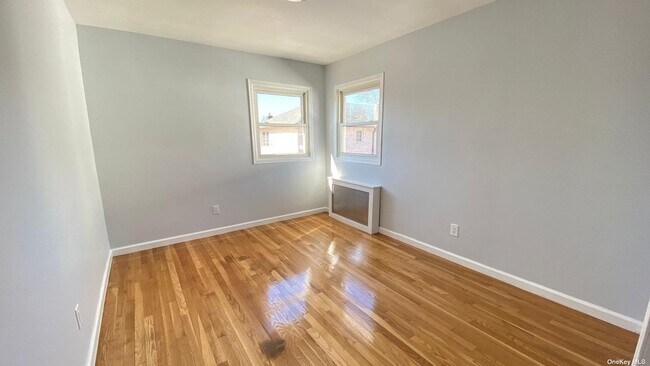 Building Photo - 137-12 63rd Ave