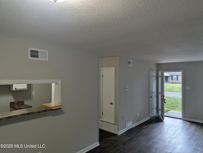 Foto del edificio - 2628 Hillcrest Dr