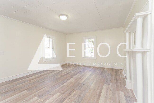 Foto del edificio - 1136 W Green St