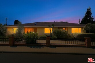 Building Photo - 13104 Magnolia Blvd