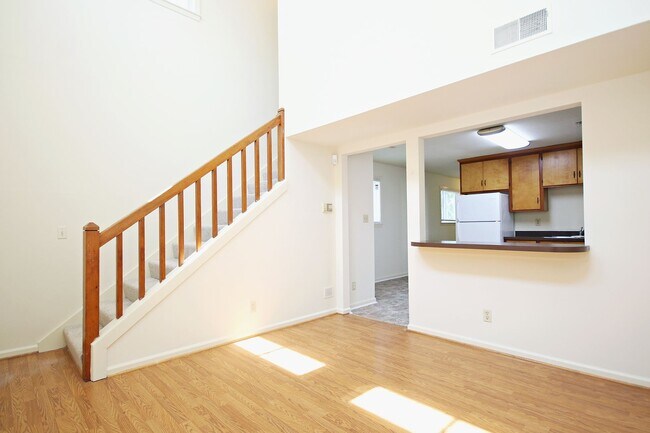 Building Photo - Student-Friendly Home, Minutes From The Da...