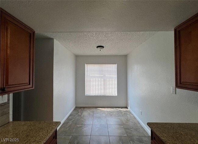 Building Photo - 4561 Carriage Park Dr