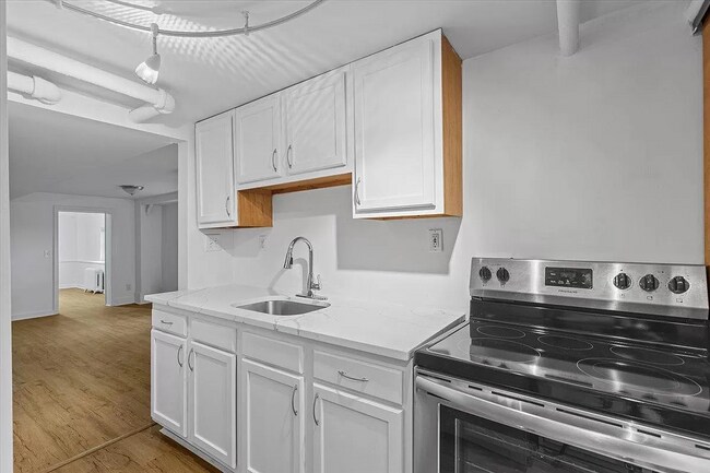 Foto del edificio - 5013 Stanton Ave