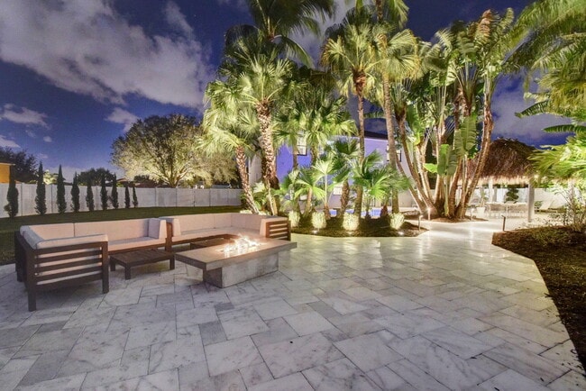 Building Photo - Sand Hills Circle, Lake Worth, FL 33463 - 4 BR 3 BA condo