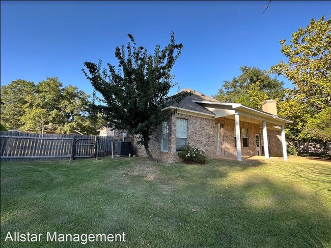 Foto del edificio - 4 br, 3 bath House - 2206 Pinehaven Drive