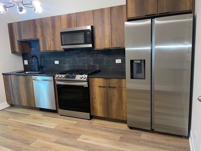 Foto del edificio - 3035 N Kilpatrick Ave