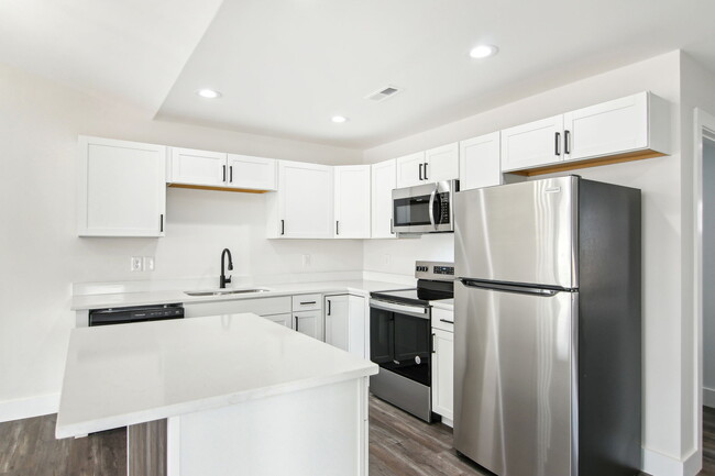 Building Photo - 4039 Cedar Fls Ln