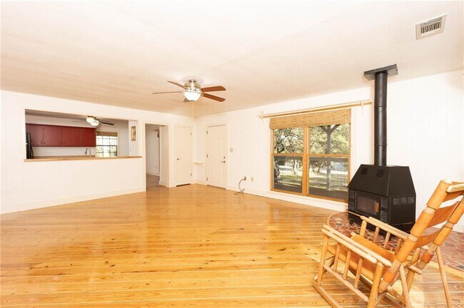 Building Photo - 1308 Edgewater Dr