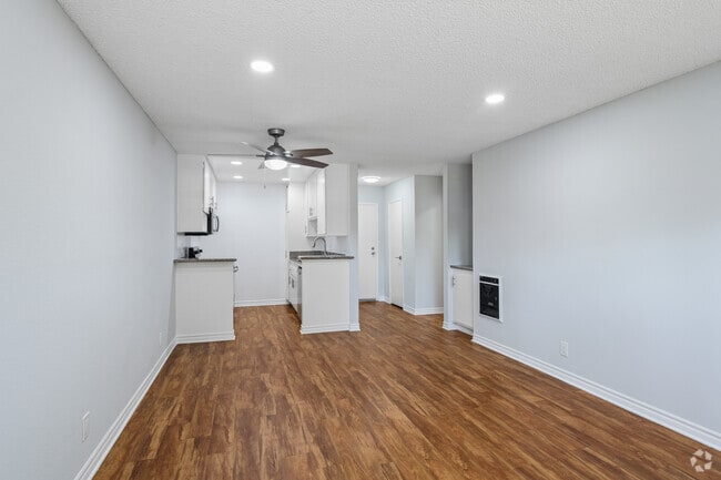 1 dormitorio, 1 baño - 621 pies cuadrados - Sala de estar - Woodbriar Apartments