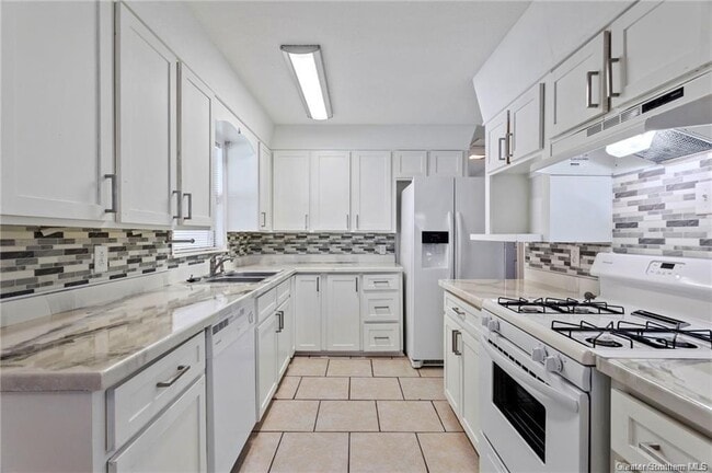 Building Photo - 1501 Meadow Dr