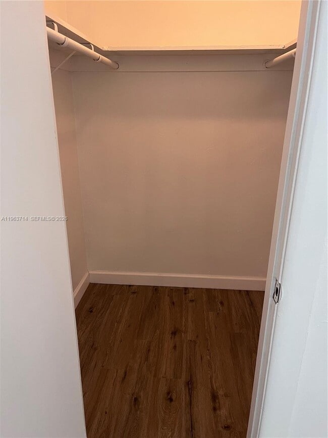 Foto del edificio - 1505 Crescent Cir