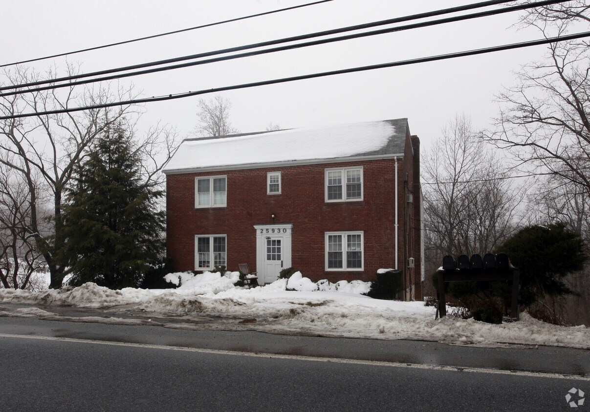 Foto principal - 25930 Ridge Rd