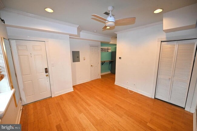Building Photo - 550 Hobart Pl NW