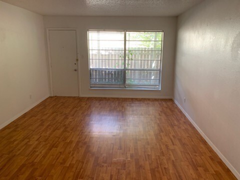 Building Photo - 5055 Ridglea Ln