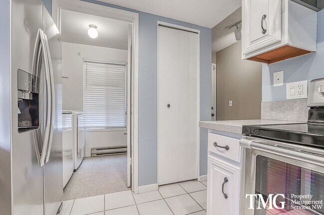 Foto del edificio - 2-level 3br/2ba condo with balcony ** Comm...