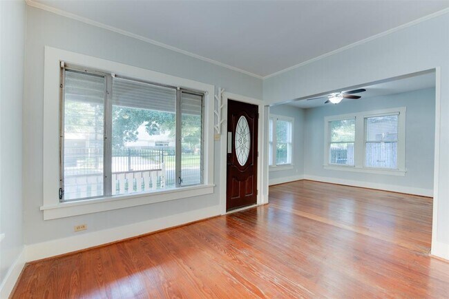 Building Photo - 6024 Schuler St