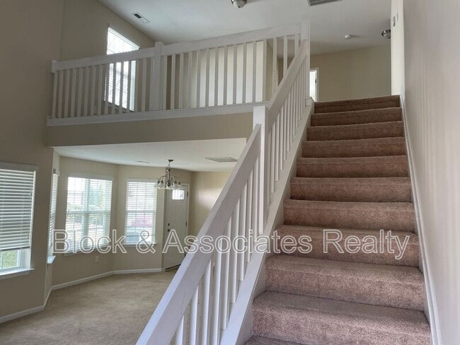 Building Photo - 547 Song Sparrow Ln