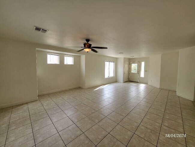 Foto del edificio - 4330 Mangrove Bay St