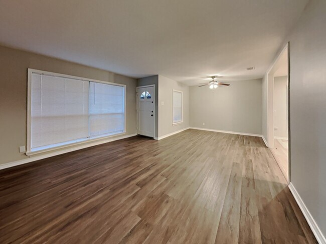 Foto del edificio - 3559 Park Ln