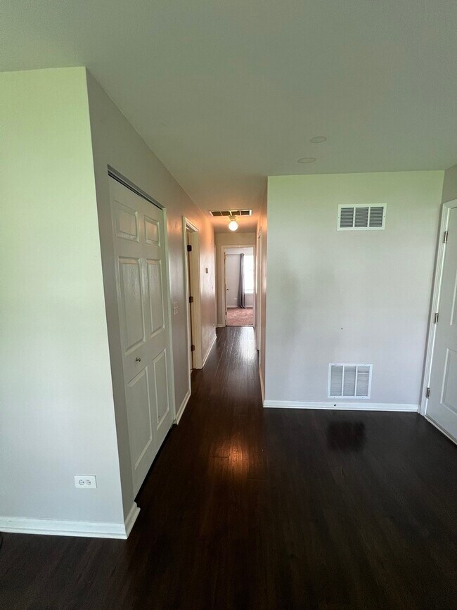 Foto del edificio - 358 Woodview Cir