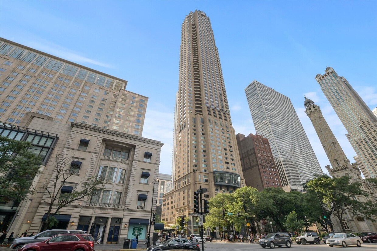 Primary Photo - 800 N Michigan Ave