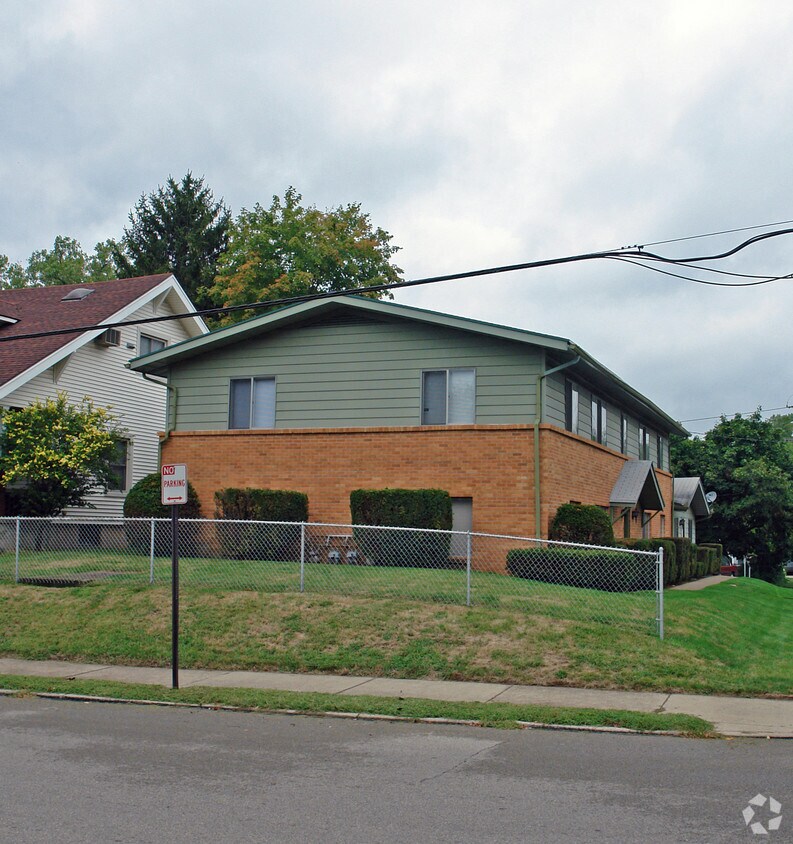 Primary Photo - 825 Ivywood St