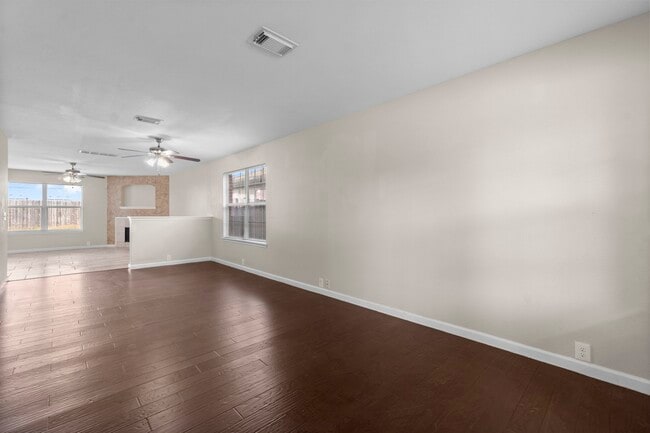 Foto del edificio - 511 Cypresswood Knoll