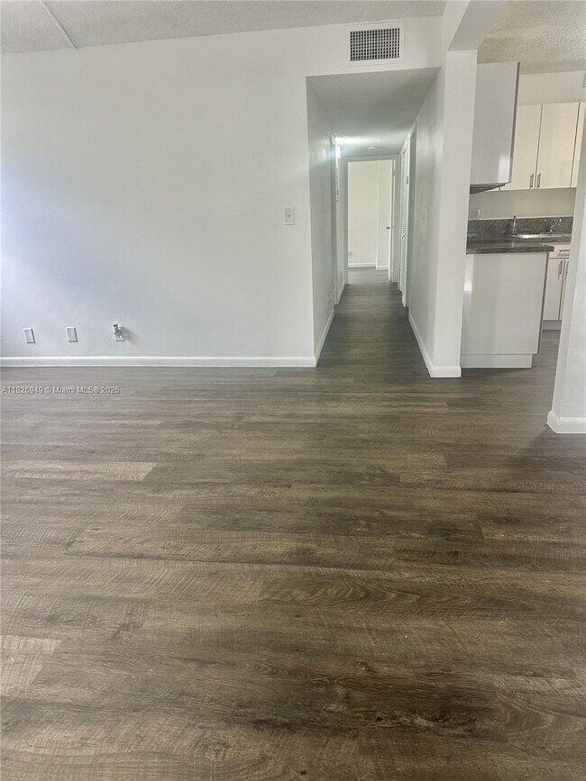 Foto del edificio - 10873 NW 45th St
