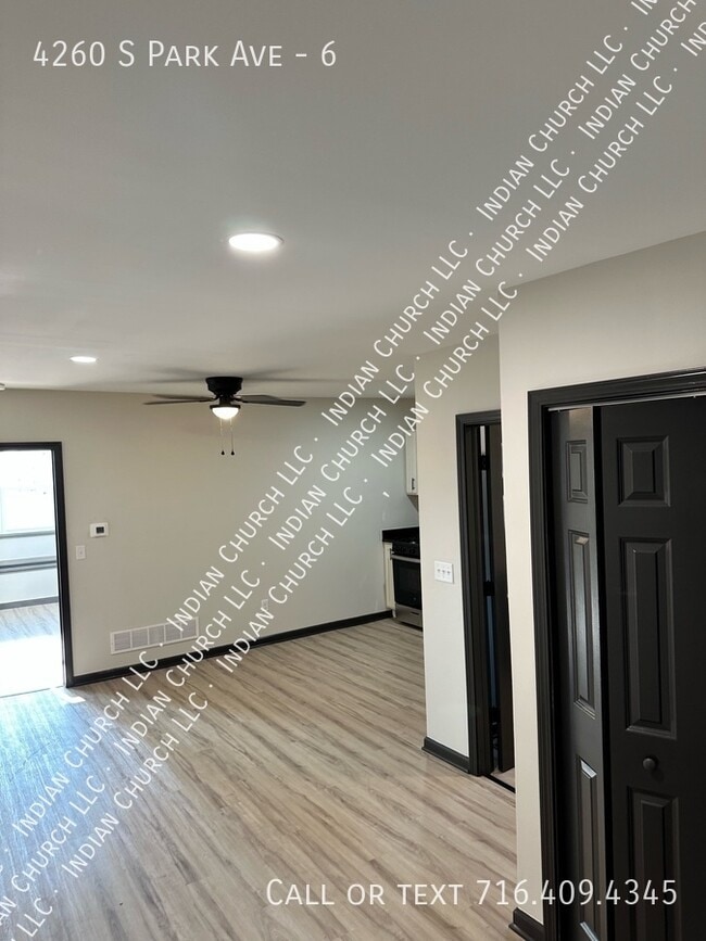 Building Photo - 4260 South Park Ave