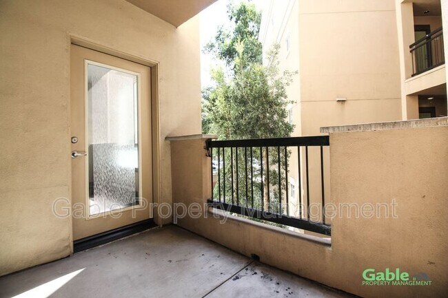 Foto del edificio - 24505 Town Center Dr