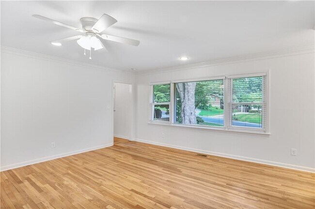 Building Photo - 3659 Admiral Dr