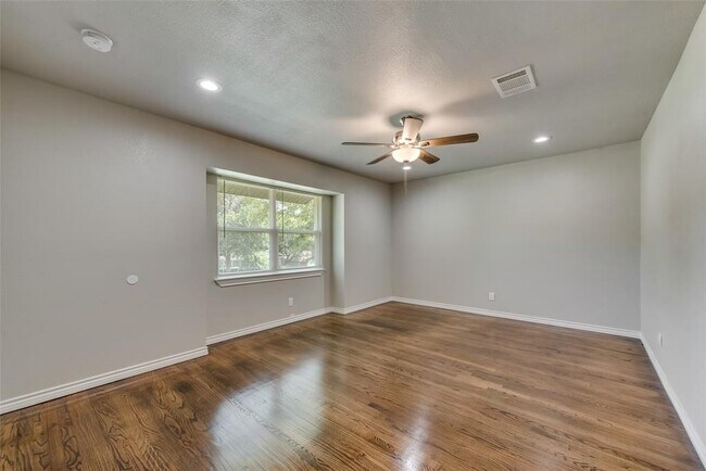 Building Photo - 1416 Whispering Trail